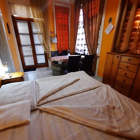 Gloria Apartman Gyula Exteriör bild