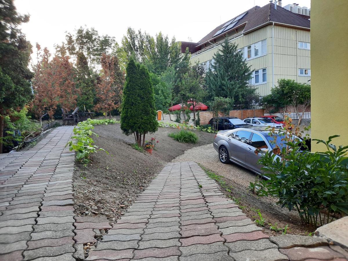 Gloria Apartman Gyula Exteriör bild