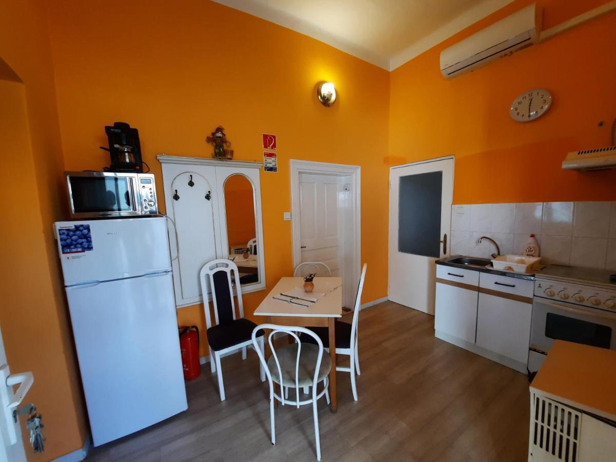 Gloria Apartman Gyula Exteriör bild