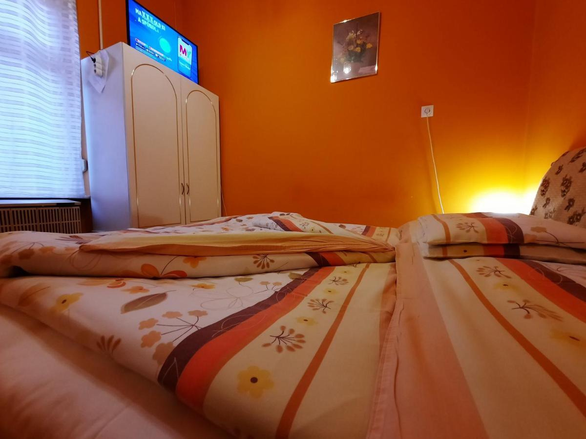 Gloria Apartman Gyula Exteriör bild