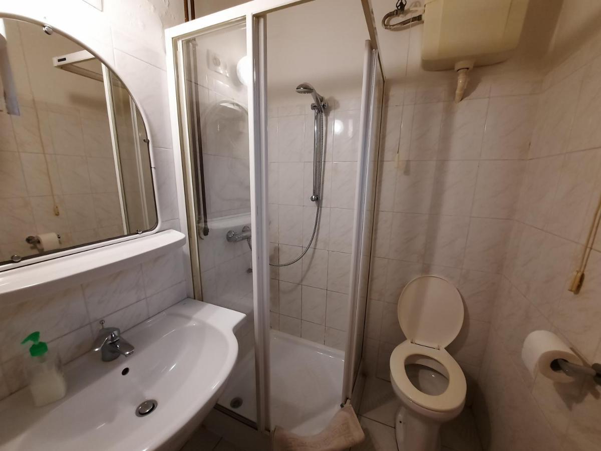 Gloria Apartman Gyula Exteriör bild