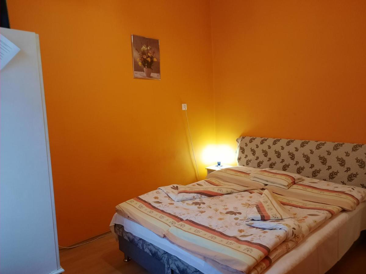Gloria Apartman Gyula Exteriör bild