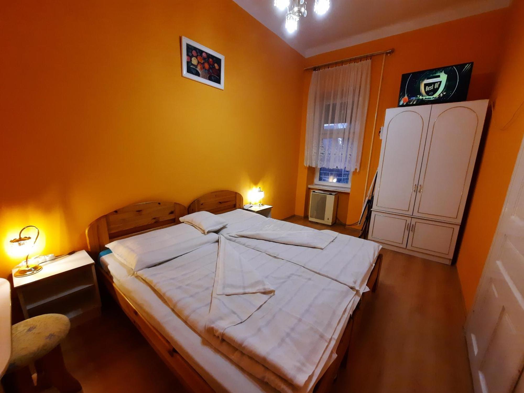 Gloria Apartman Gyula Exteriör bild