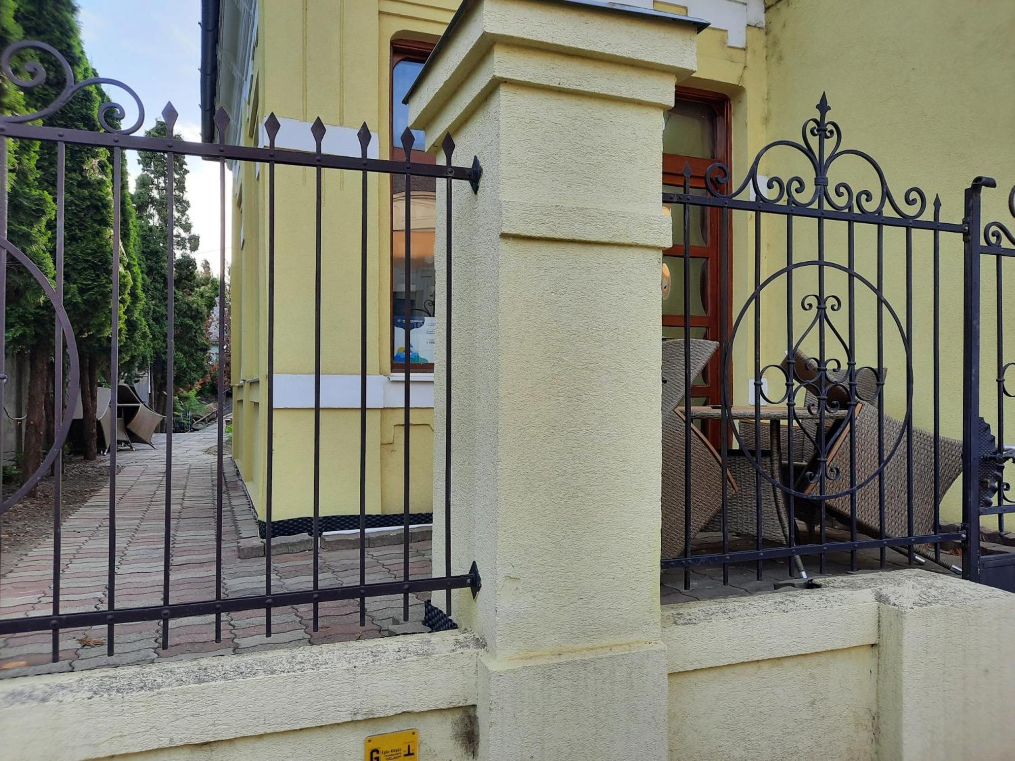 Gloria Apartman Gyula Exteriör bild