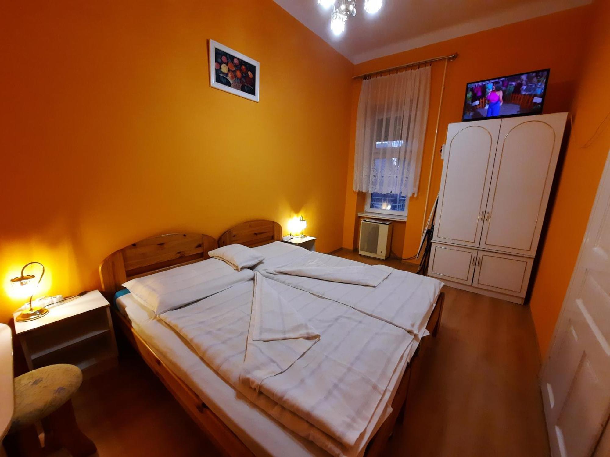 Gloria Apartman Gyula Exteriör bild